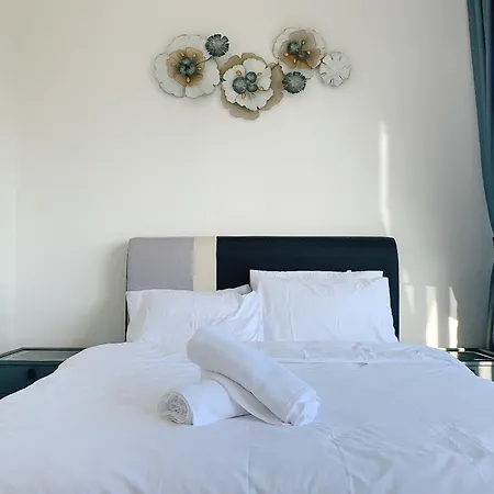 Amber Cove Impression City Melaka By Dawn Stay Free Netflix Room photo