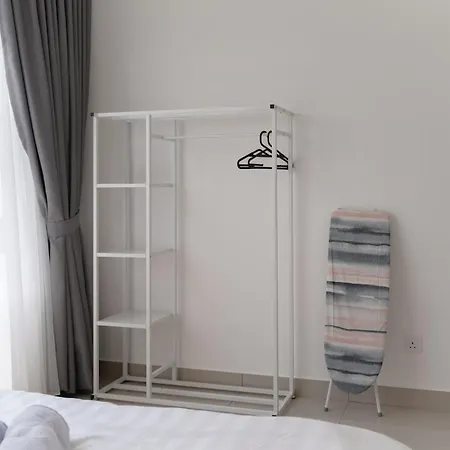 Amber Cove Impression City Melaka By Dawn Stay Free Netflix Room photo