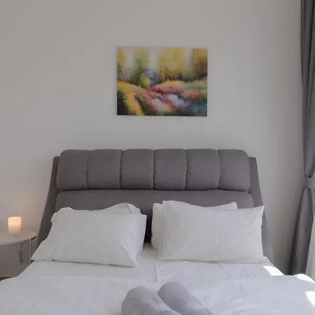 Amber Cove Impression City Melaka By Dawn Stay Free Netflix Room photo
