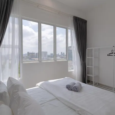 Amber Cove Impression City Melaka By Dawn Stay Free Netflix Room photo