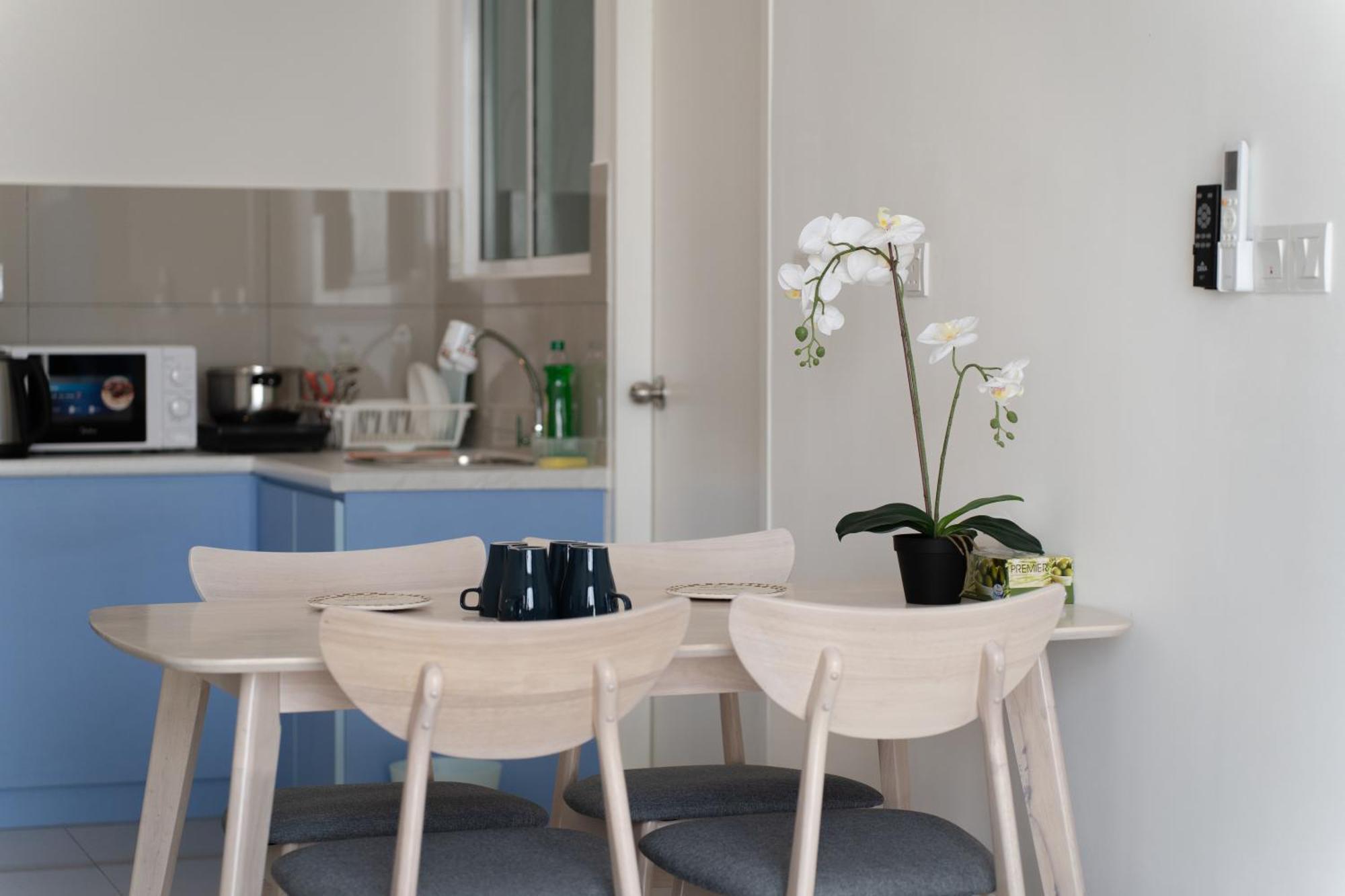 Amber Cove Impression By Dawn Free Netflix Apartment Malacca